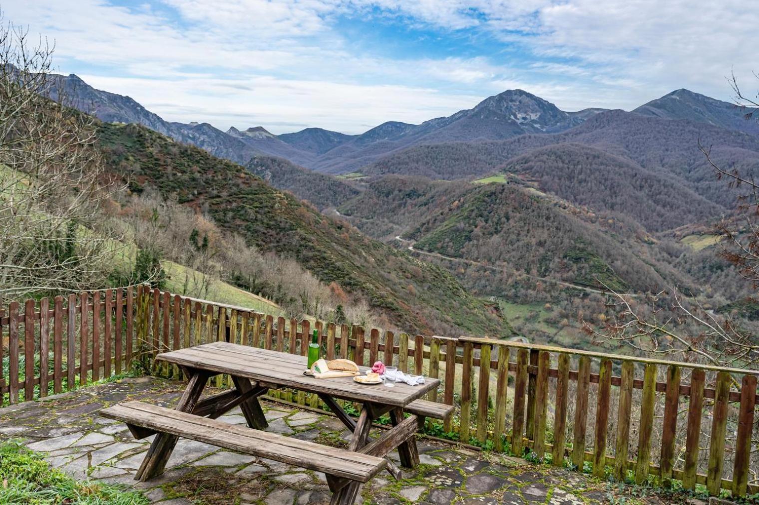 Appartement Montegrande Entorno Magico Rodeado De Montanas à La Plaza Extérieur photo